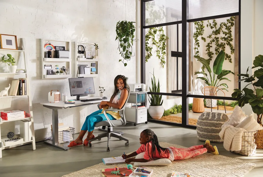 SHOT01_SET1-CONNECTED_DESK_SIDE_H_670_Edit
